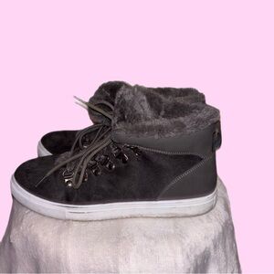 5/$25
Harmony Balance Gray Fur Lined Booties Women’s 8.5